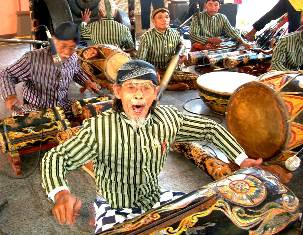 Kesenian Music Pring Sedapur