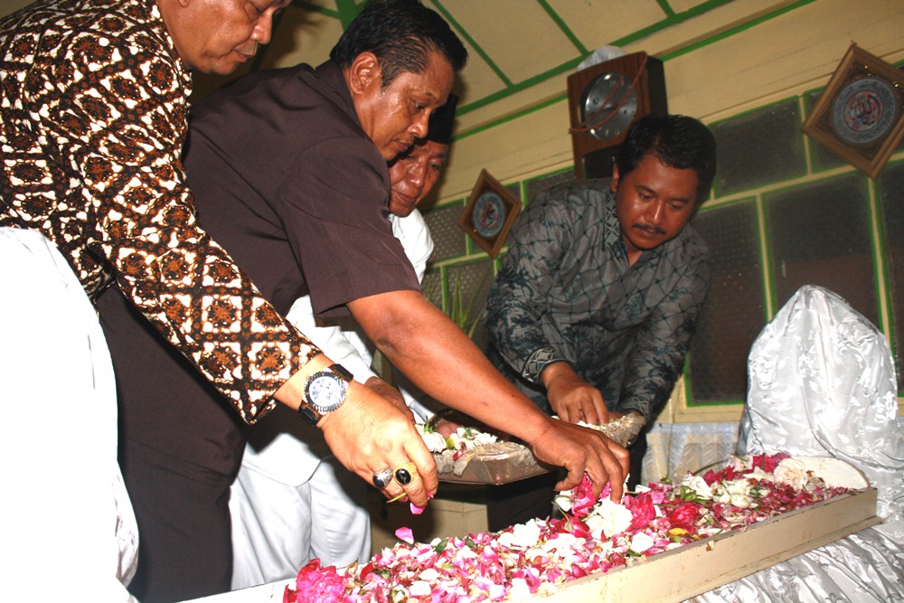 Upacara Ruwahan/ Jodangan